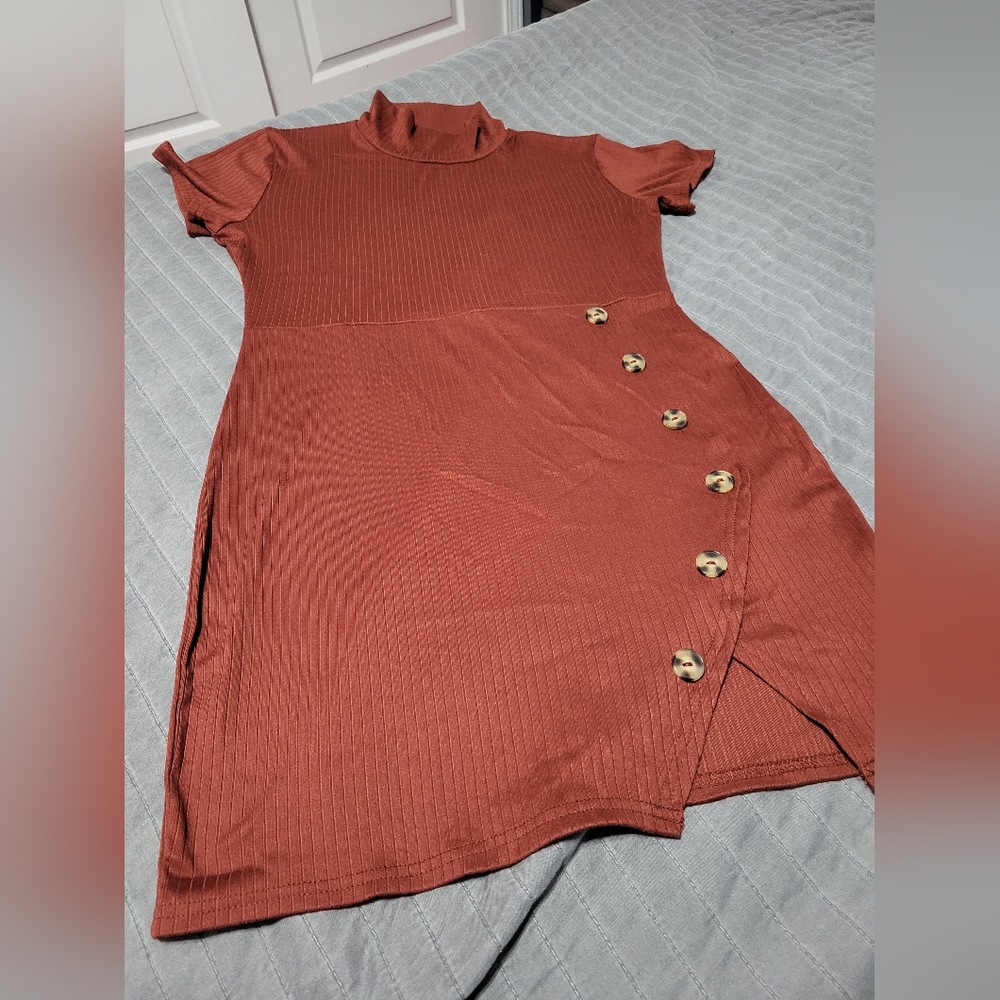 Cerek heart turtle neck burgundy button down dress